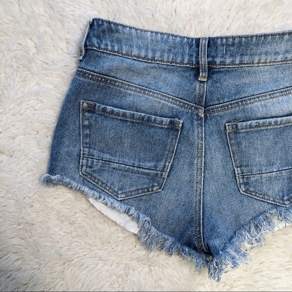 Kendall & Kylie Frayed Hem Jean Shorts Size 1 - Picture 8 of 8